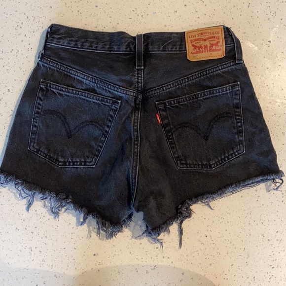 Levi 501 Cut Off Shorts - Picture 3 of 4